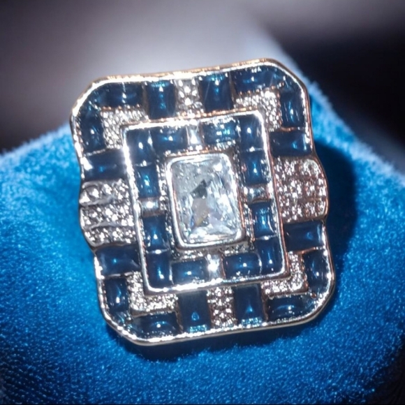 Elegant Blue and Silver Geometric Ring - Picture 4 of 12